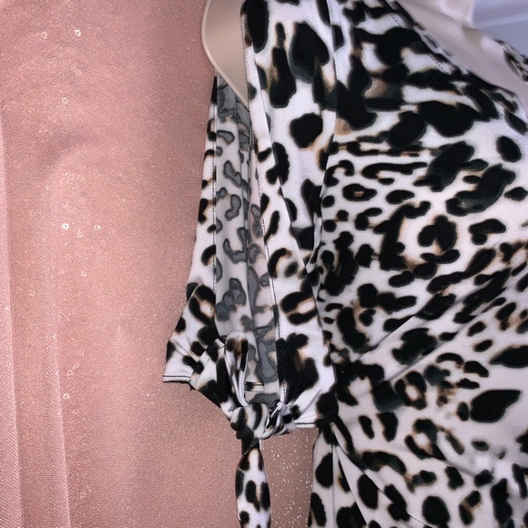 Leopard Animal Print Shoulder Out Top by Chaus - Picture 4 of 9